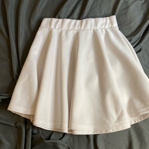 White mini skirt - Picture 2 of 3